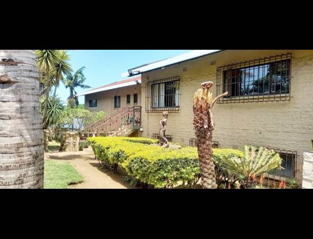 5 BEDROOM HOUSE FOR SALE IN MANABA BEACH